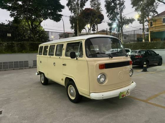 VOLKSWAGEN KOMBI 1.6 STD 8V GASOLINA 3P MANUAL